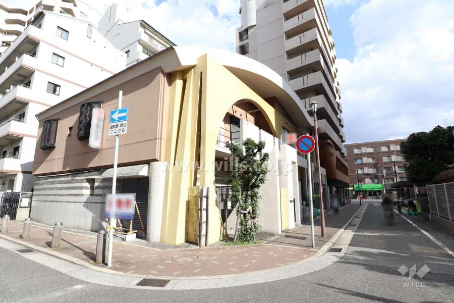 アミング潮江アネックスの外観（南西側から）