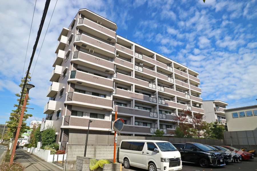 フォレスティア藤が丘の外観（南西側から）