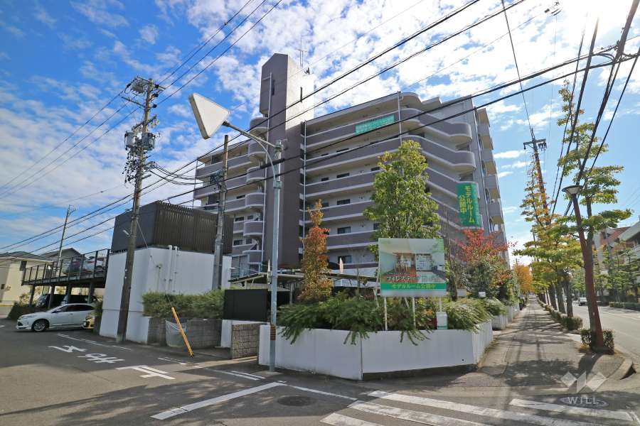 フォレスティア藤が丘の外観（北西側から）