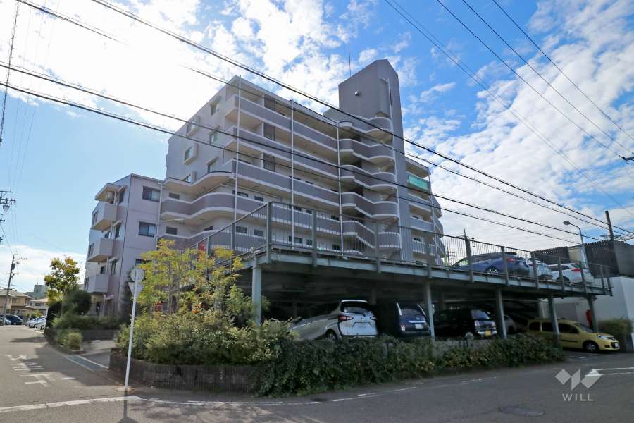 フォレスティア藤が丘の外観（北東側から）