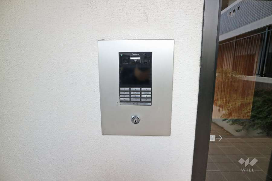 エントランスはオートロック付きです。