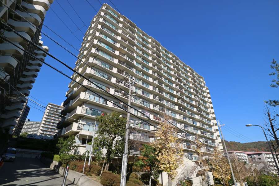 ラヴェニール宝塚中山台プルミエの外観（南西側から）