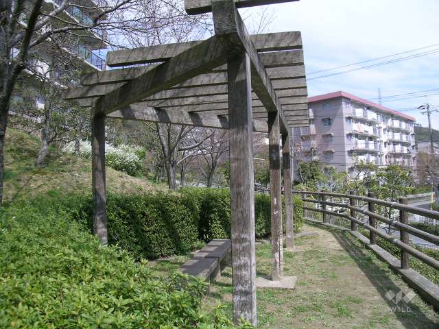 敷地南部分にあるベンチ