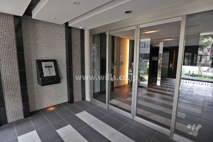 エントランスはオートロック付きです。