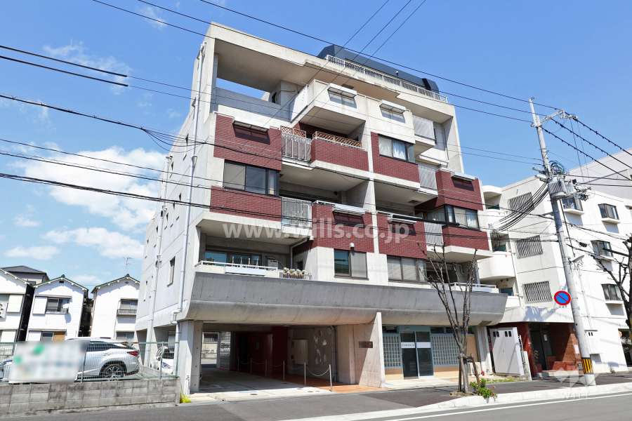 ルーナ・ピエーナの外観(南西側から)