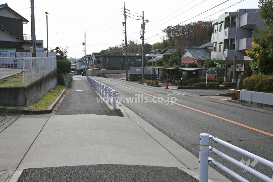 敷地東側の前面道路
