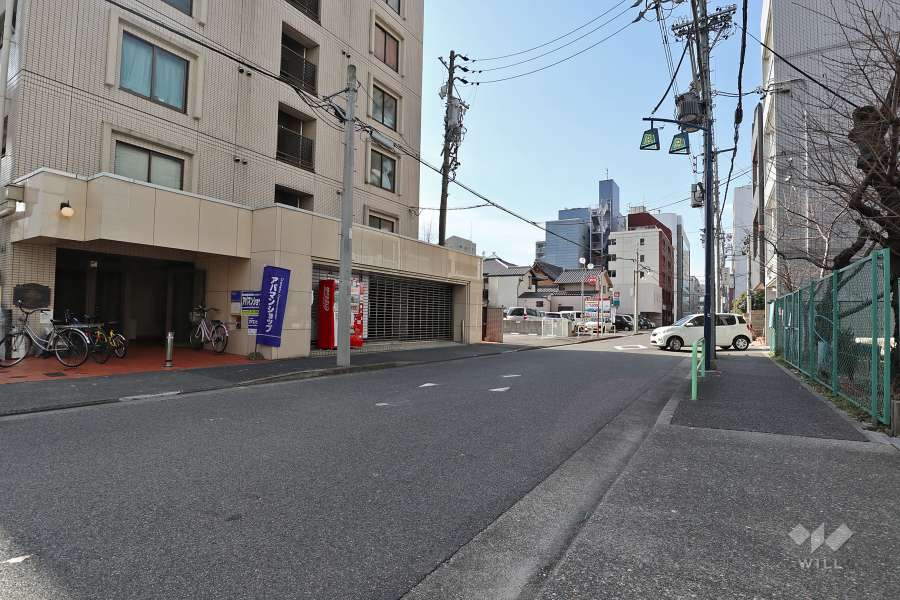 敷地北側の前面道路（東側から）