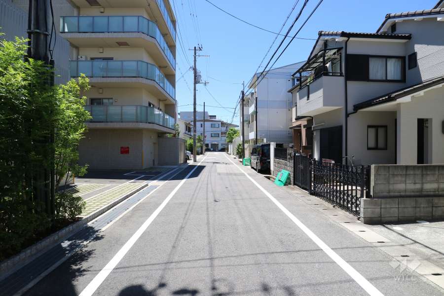 敷地北側の前面道路（西方向）