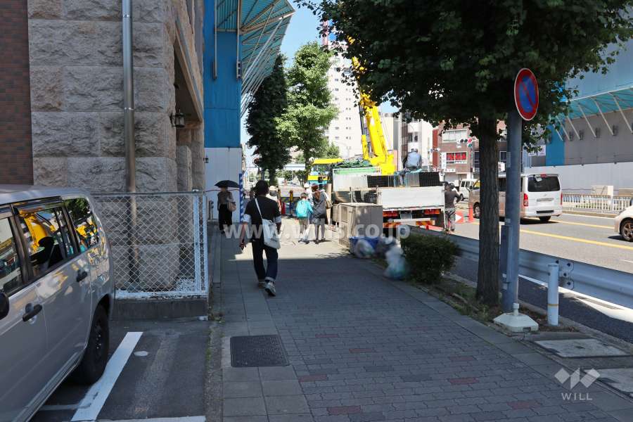 敷地北側の前面道路