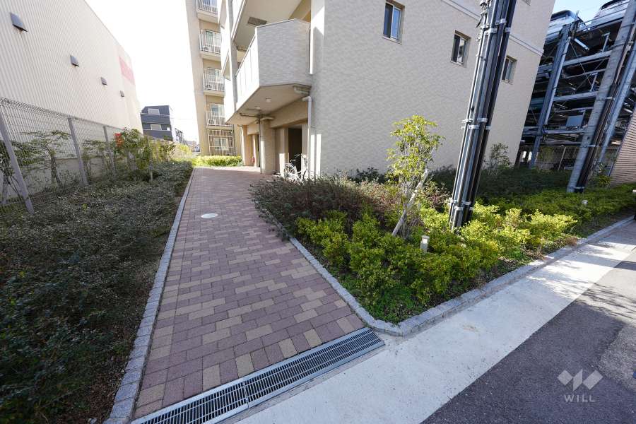 駐輪場へのアプローチ