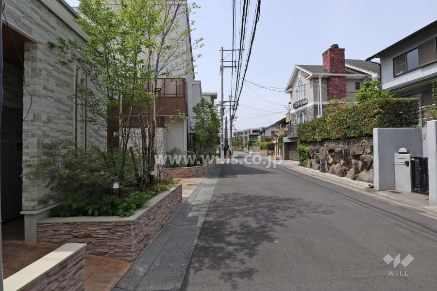 敷地北西側の前面道路