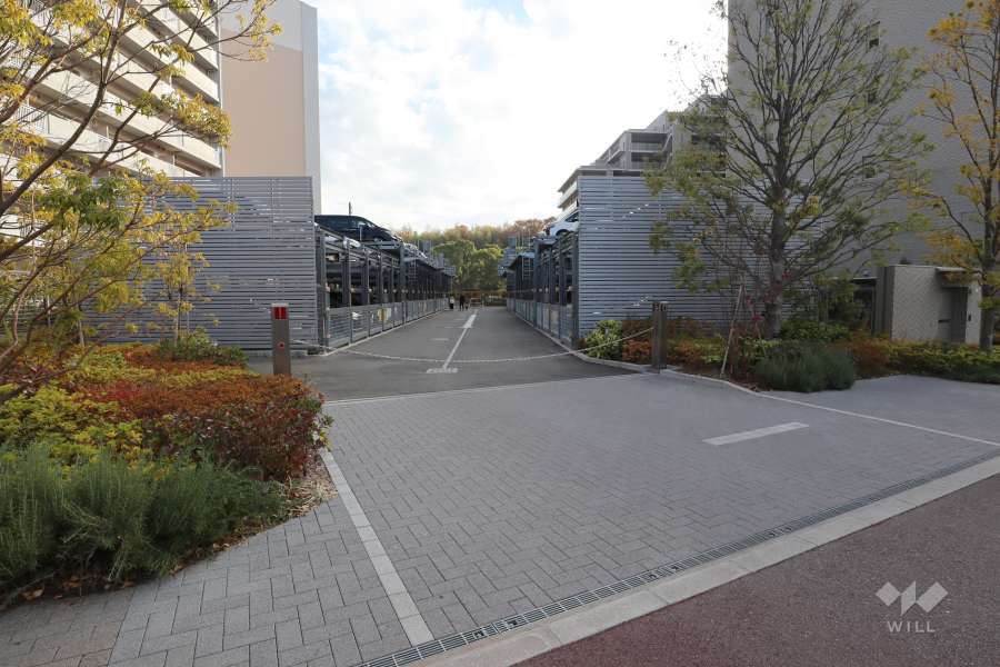 駐車場の出入り口（ロボットゲート付き）