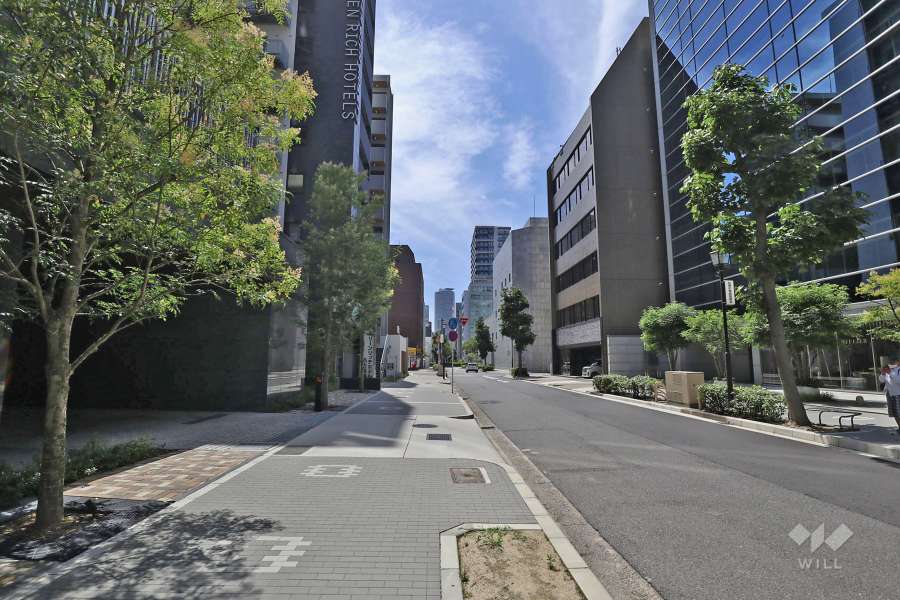 敷地北側の前面道路（東側から）
