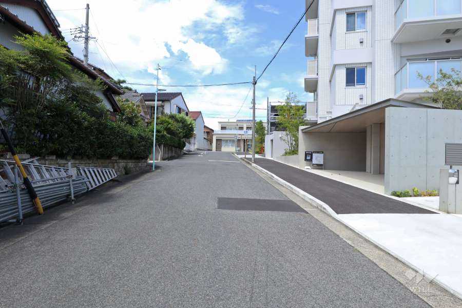 敷地の西側前面道路（南側から)