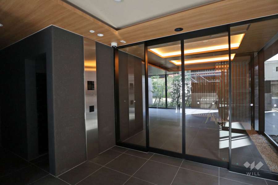 エントランスはオートロック付きです。