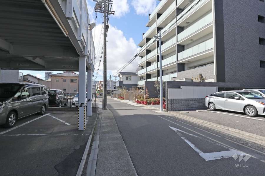 敷地南側の前面道路