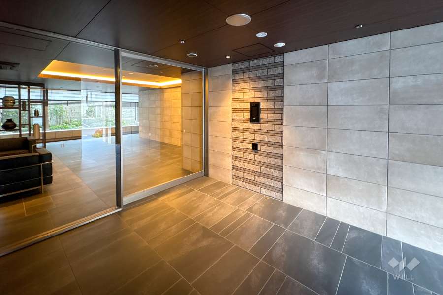 エントランスはオートロック付きです。