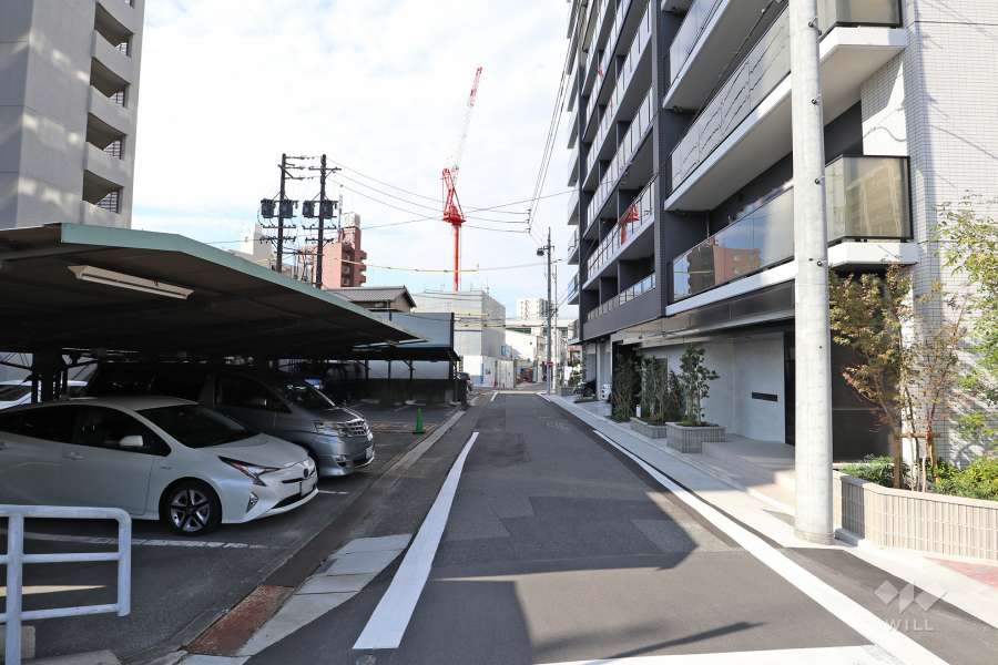 敷地南側の前面道路