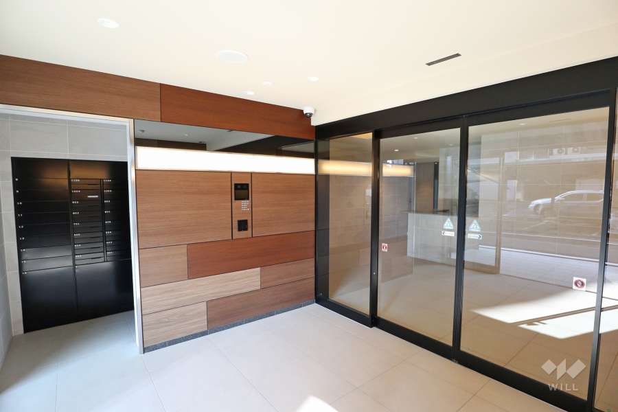 エントランスはオートロック付きです。