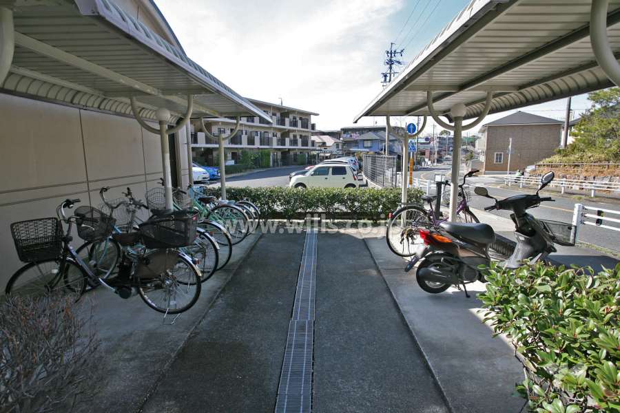 駐輪場とバイク置場