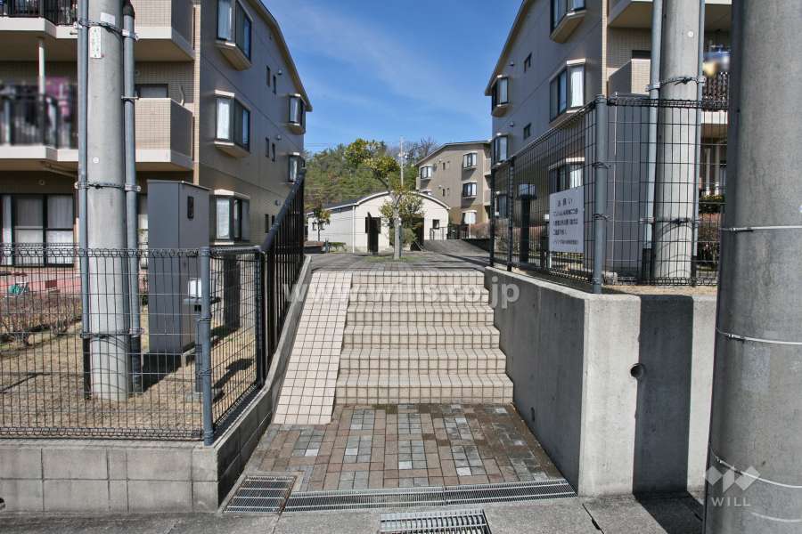 南西側の敷地入り口