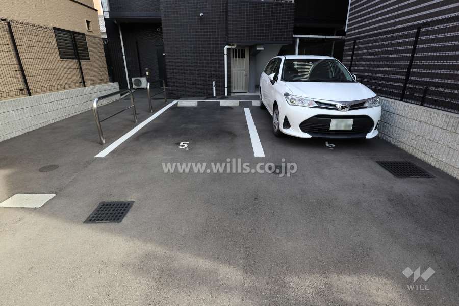 敷地内西側駐車場（屋外平面式）