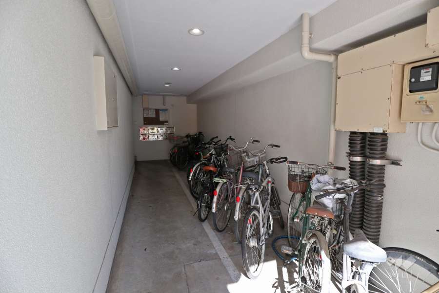 屋内に設けられた駐輪場