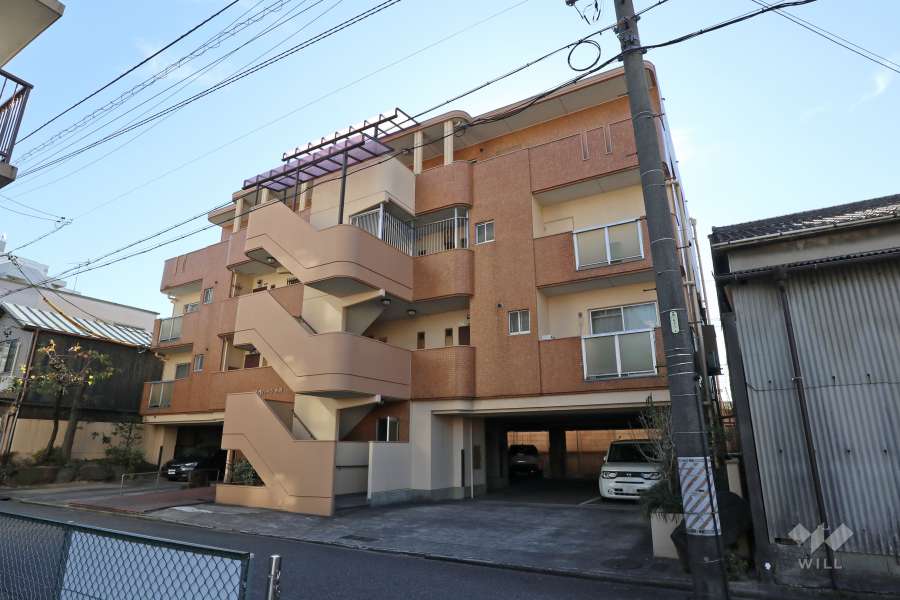 現代ハイツ外苑の外観（北西側から）