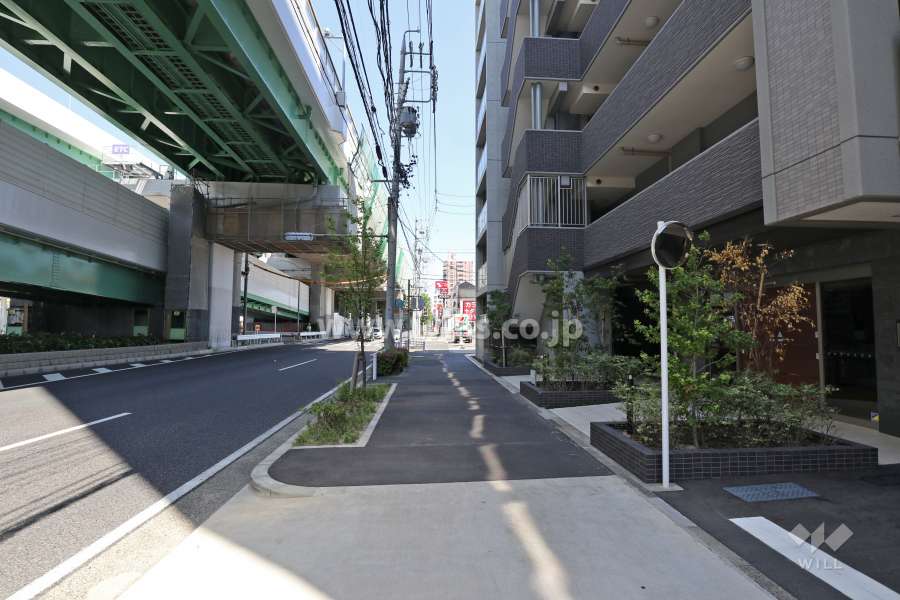 敷地北側の前面道路