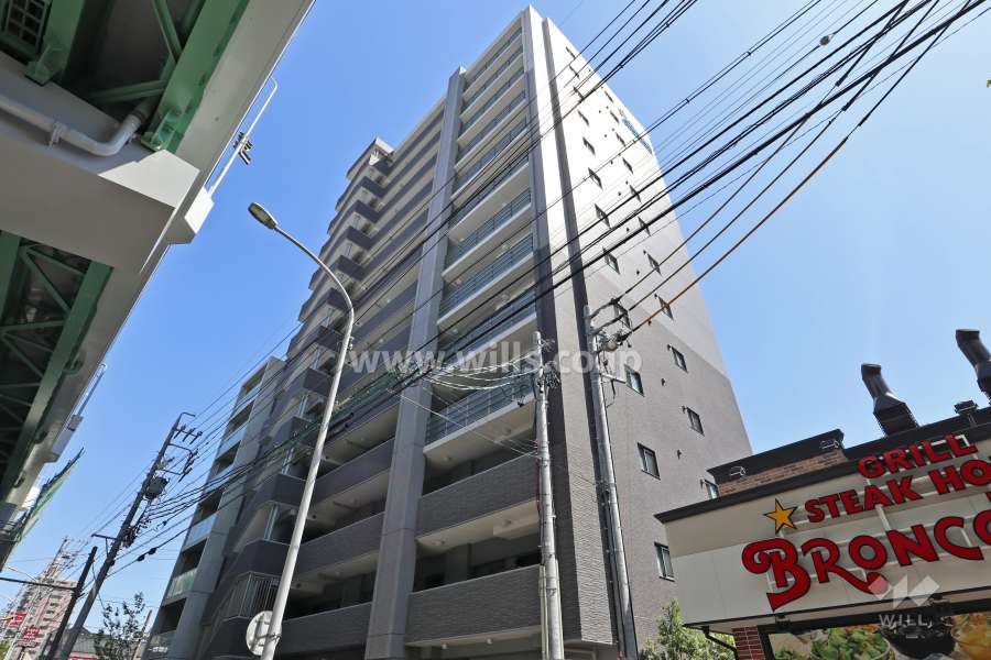 プレサンスロジェ岩塚の外観(北西側から)