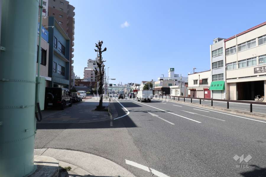 敷地北側の前面道路(東側から)　※国道2号線です。