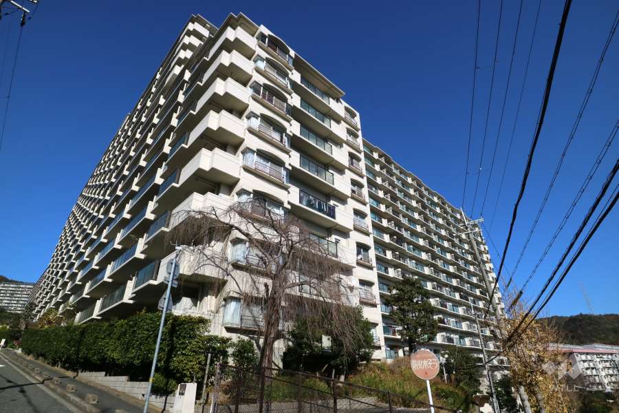 ラヴェニール宝塚中山台ドゥジェームの外観（南側から）