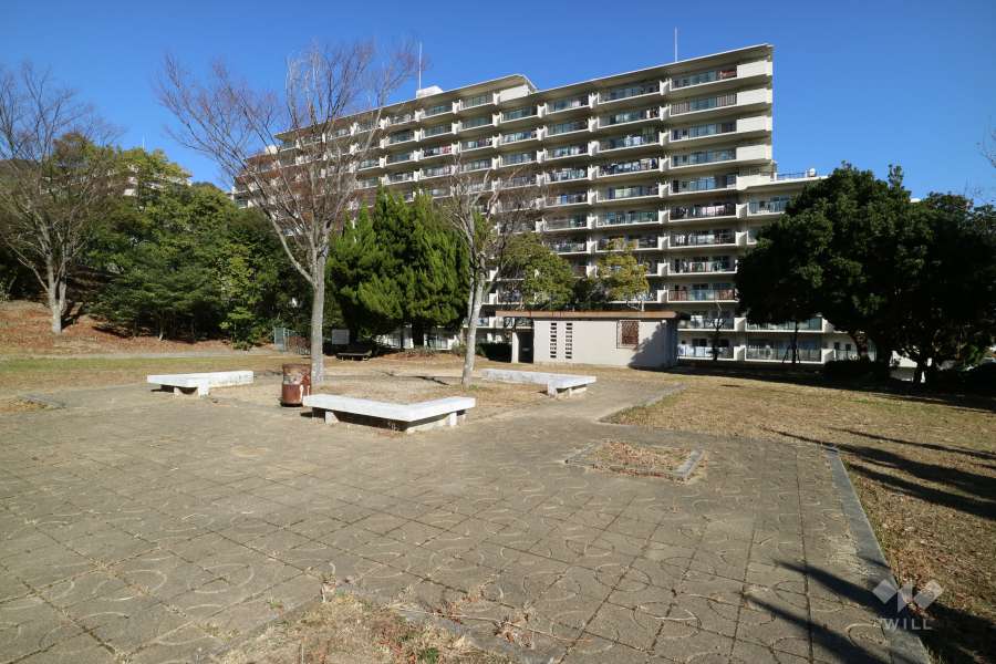 『中山中央公園』から見たラヴェニール宝塚中山台ドゥジェームの遠景