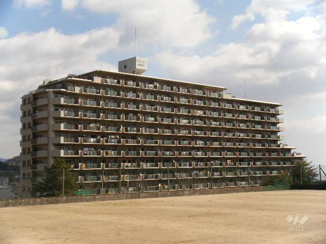 ラヴェニール宝塚中山台ドゥジェームの外観（西側から）