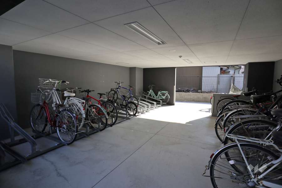 屋内に設けられた駐輪場