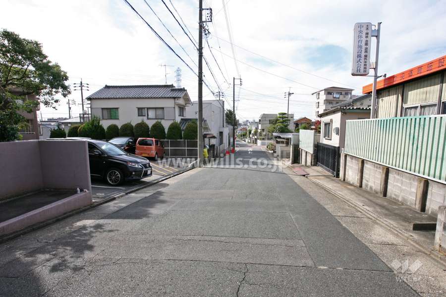 敷地北側の前面道路