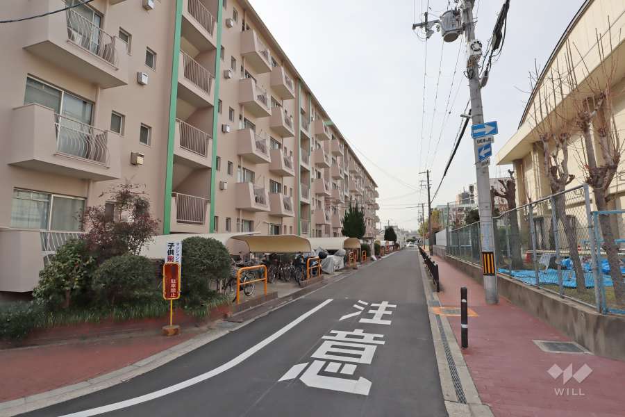 敷地北側の前面道路