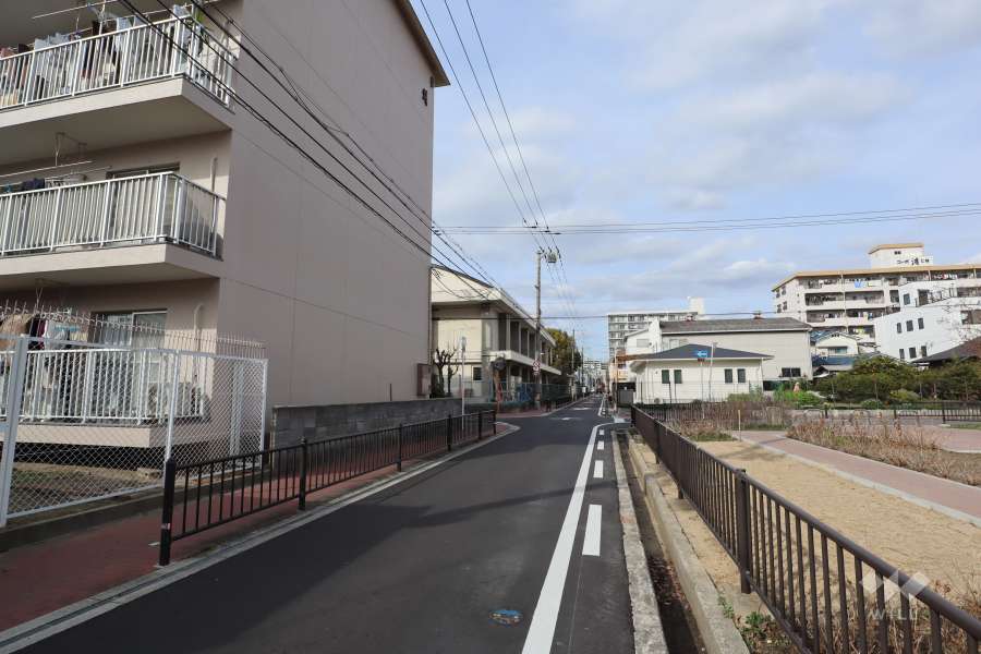 敷地東側の前面道路