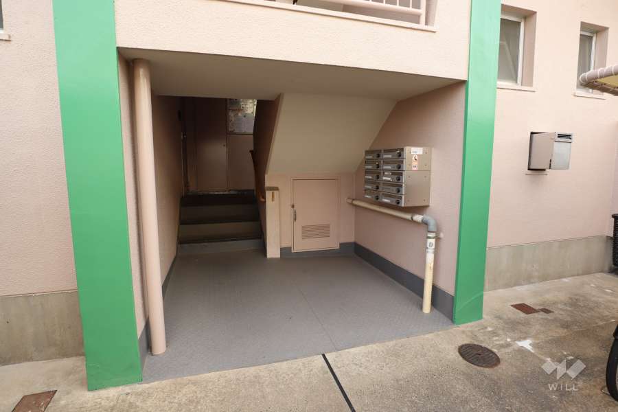 住戸入り口（共用ポスト）