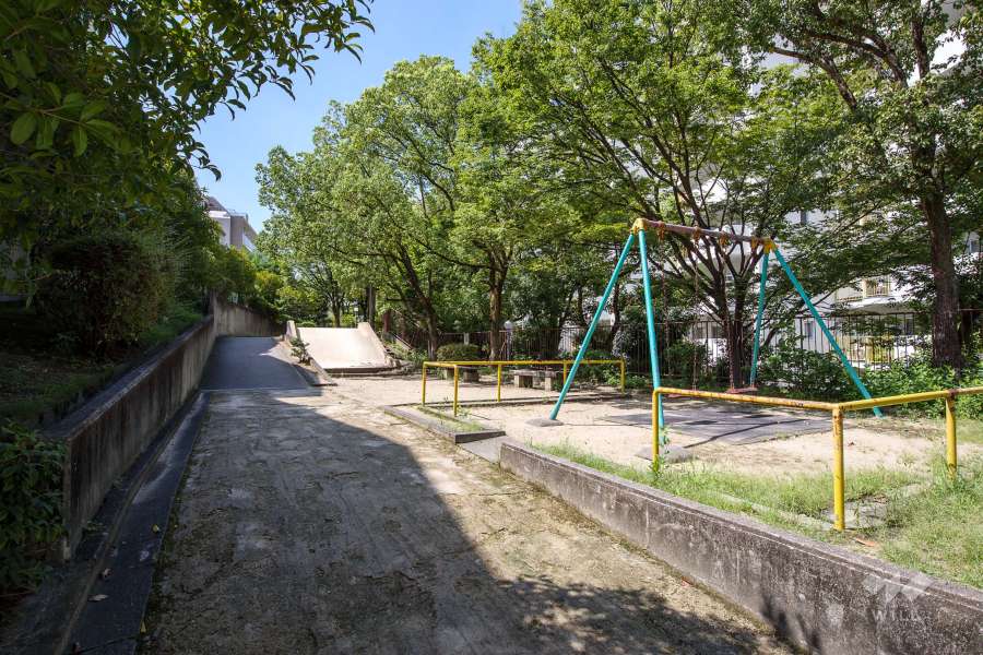 敷地に隣接する公園（ももぞの遊園）
