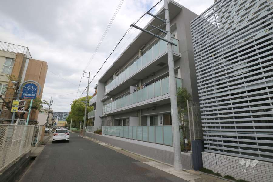 プレミスト茶屋ヶ坂駅前の外観（南西側から）
