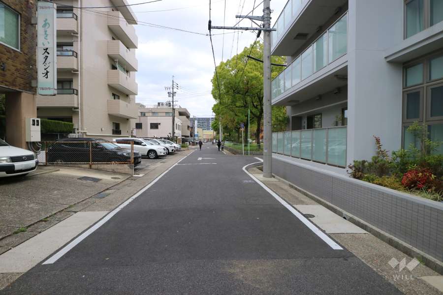 敷地北西側の前面道路（北側から）