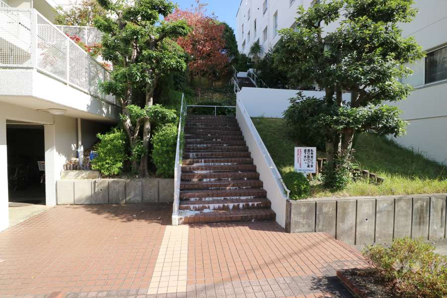 敷地入り口