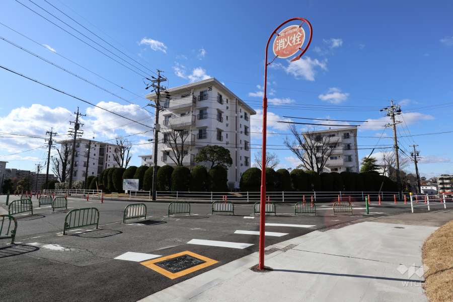 敷地北側と東側の前面道路