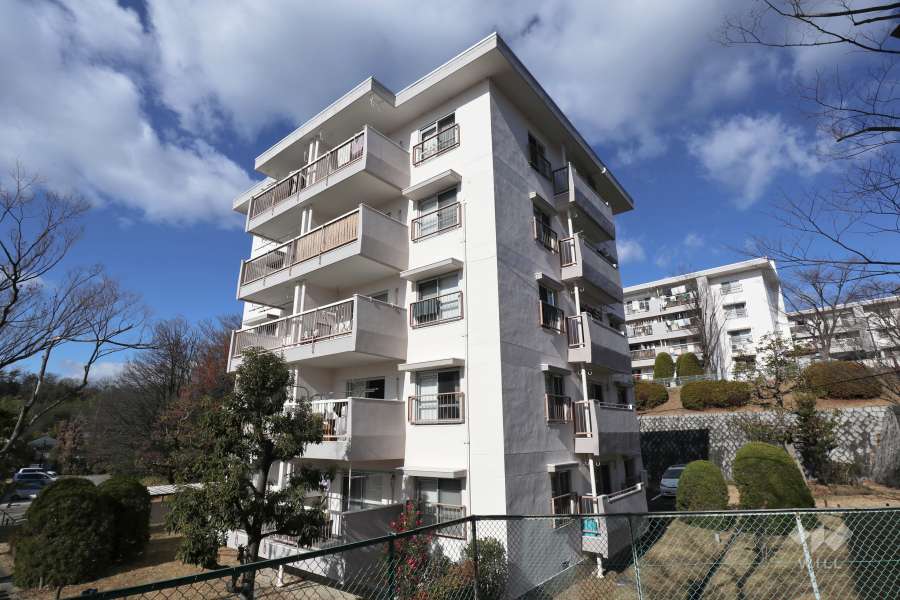 相生山団地43棟の外観（南東側から）