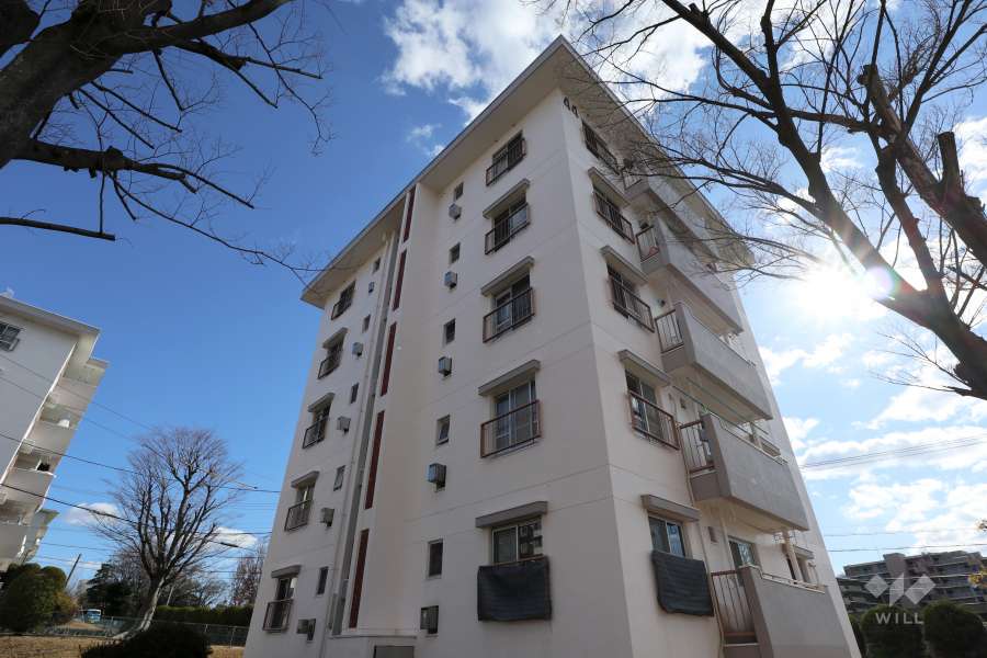 相生山団地44棟の外観（北西側から）