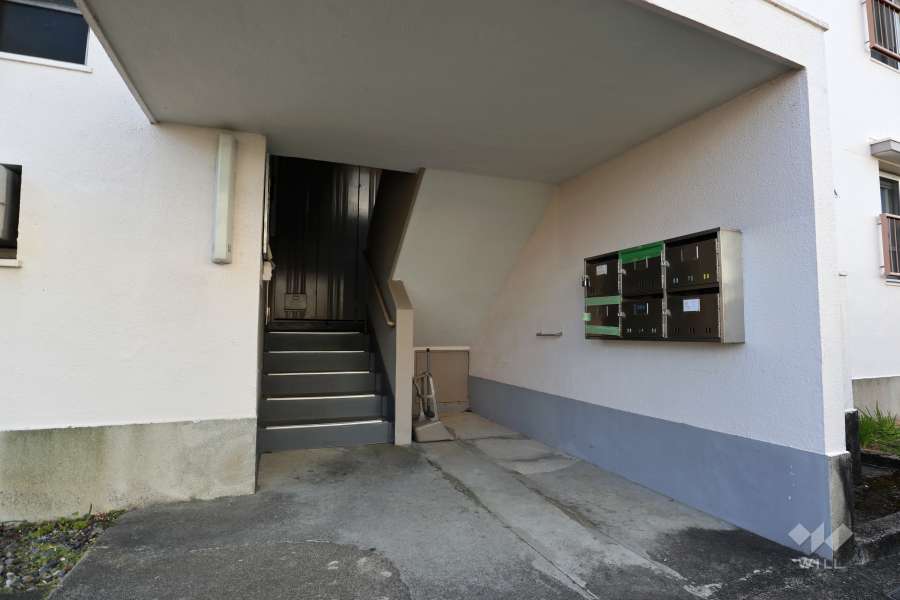 住戸入り口（共用ポスト）