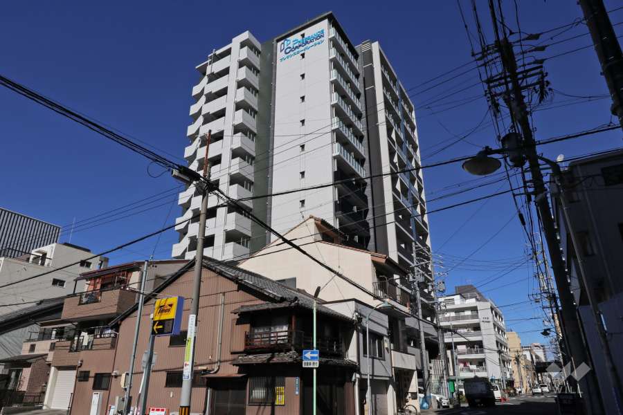 プレサンス名古屋STATIONエアロの外観（南側から）