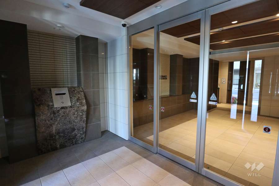 エントランスはオートロック付きです。