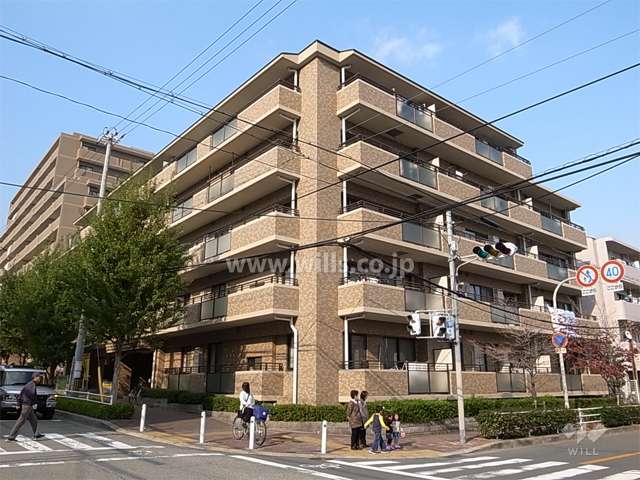ステイツ千里山南が丘の外観（南西側から）